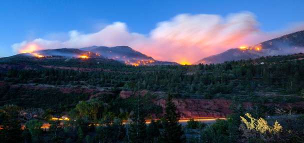 Crash of a helicopter helping to fight a Colorado wildfire leaves the pilot dead