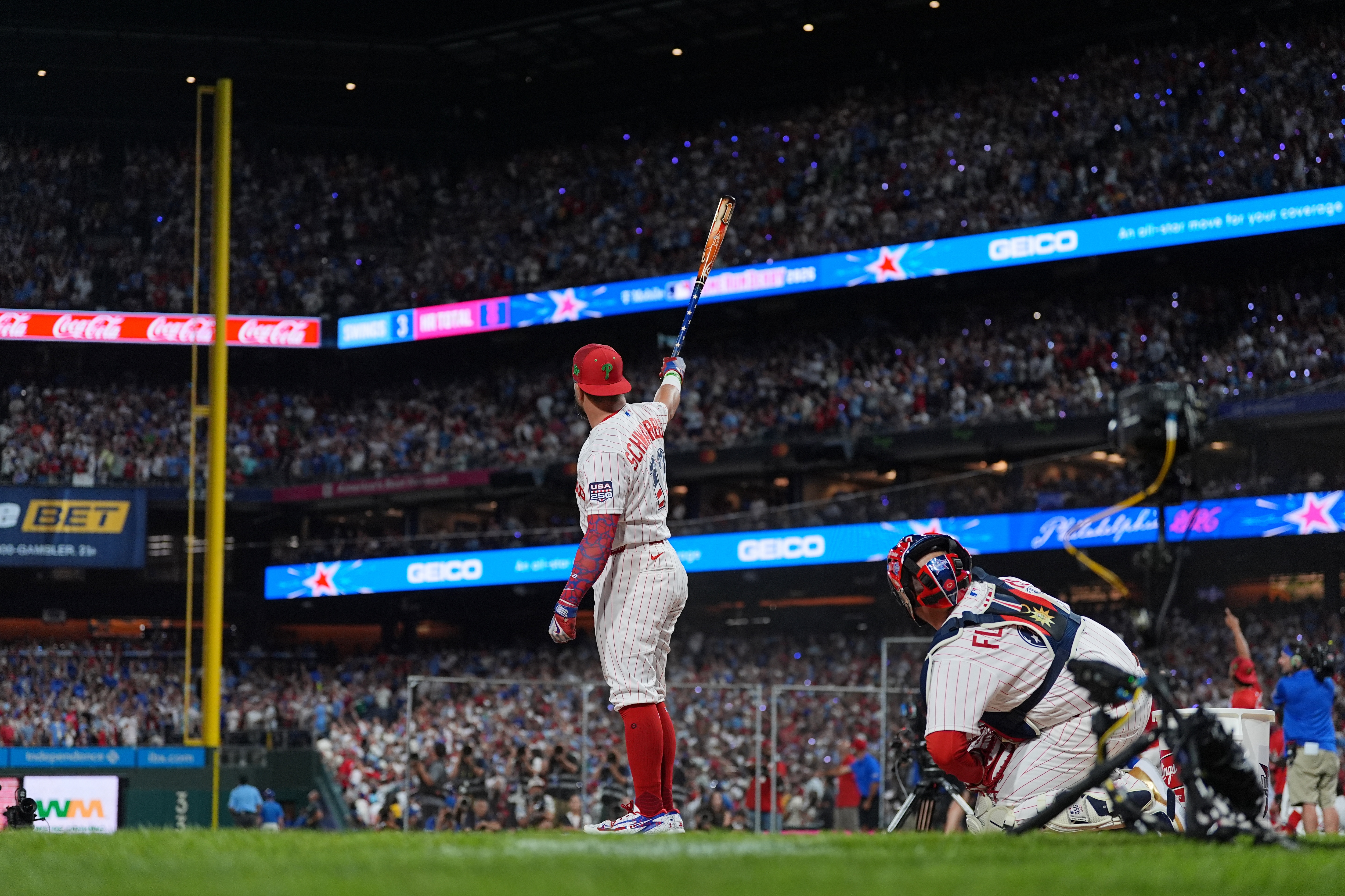 Schwarber advances in Home Run Derby, along with Contreras, Walker, Caminero