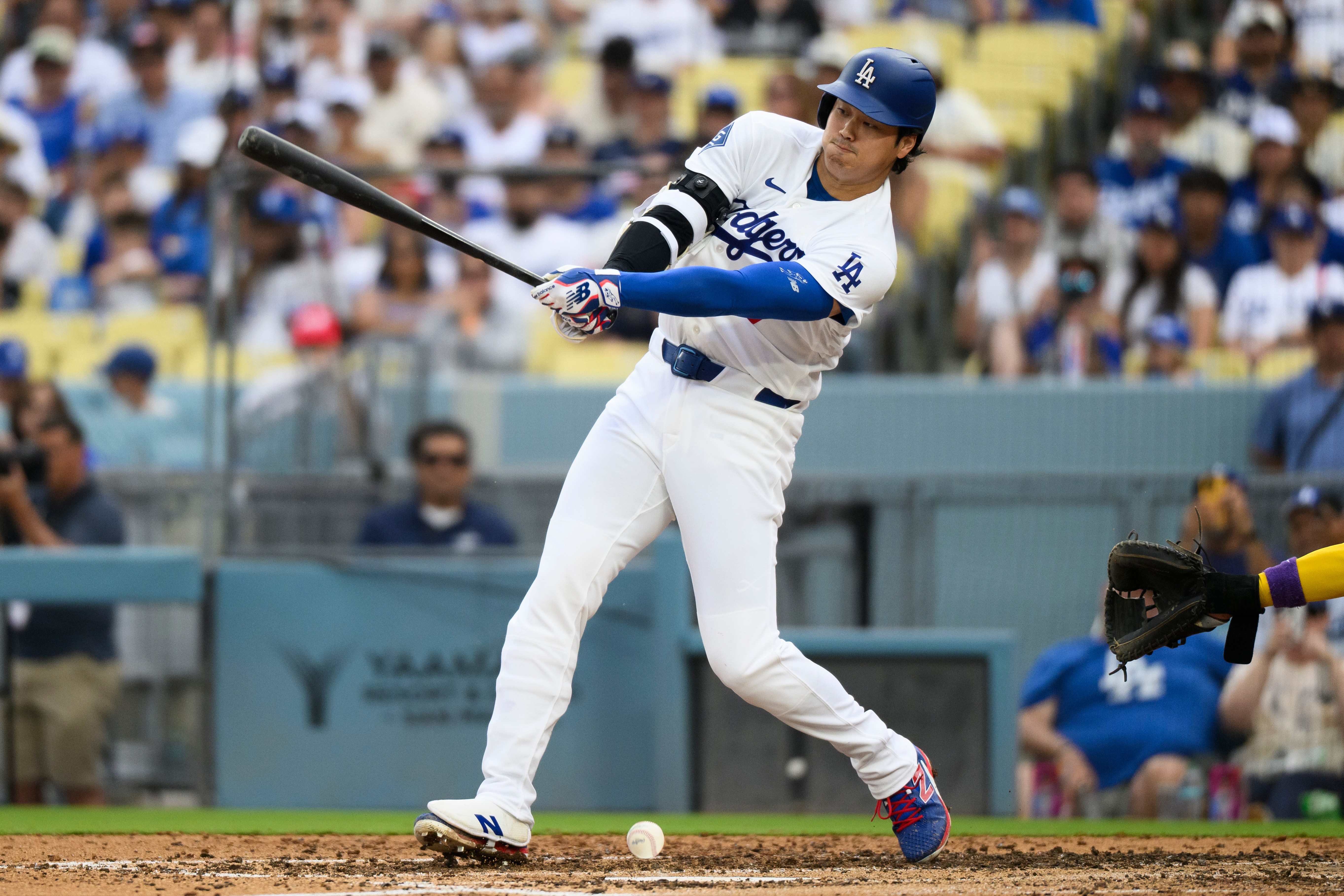 Shohei Ohtani to be available for Dodgers' weekend series at Yankees after fluid drained from knee