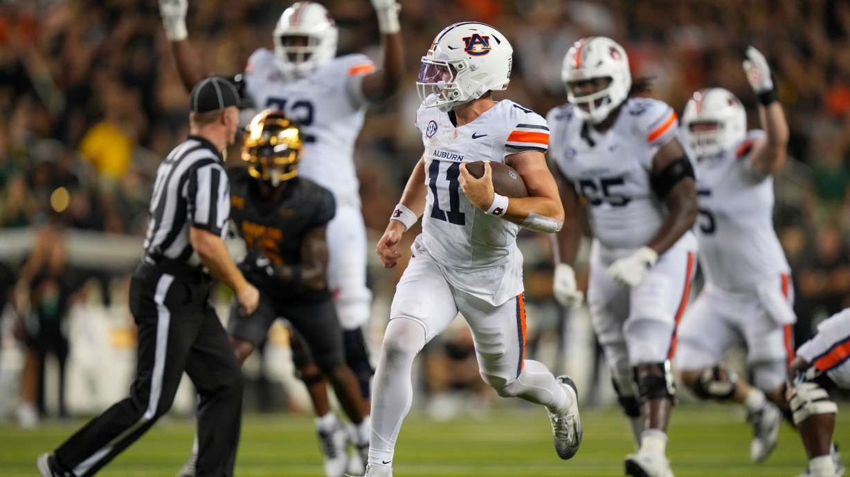 FILE - Auburn quarterback Jackson Arnold (11) runs for a touchdown against Baylor during the second half of an NCAA college football game, Aug. 29, 2025, in Waco, Texas.