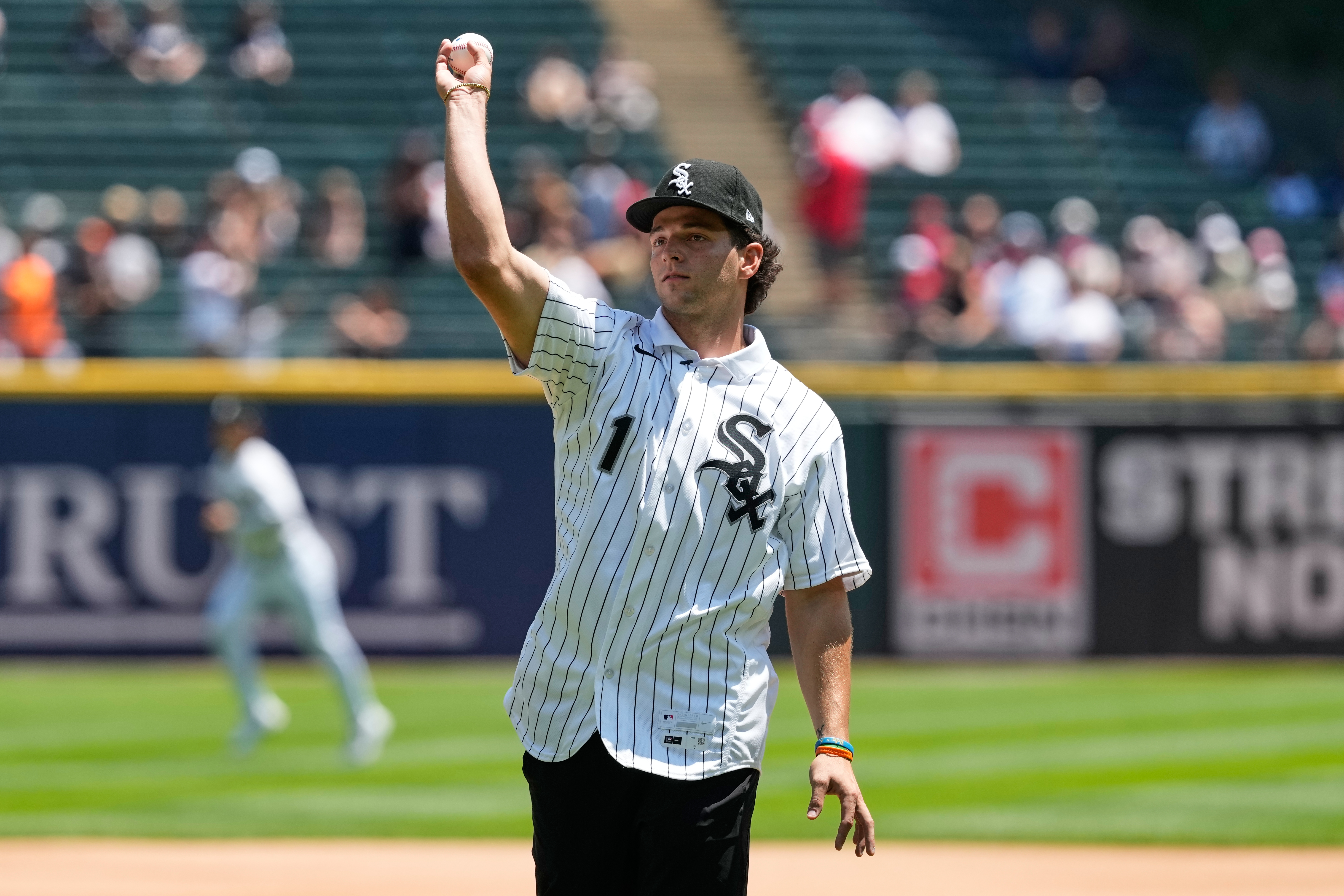 No. 1 pick Cholowsky agrees to a $10.35 million signing bonus with White Sox, AP source says