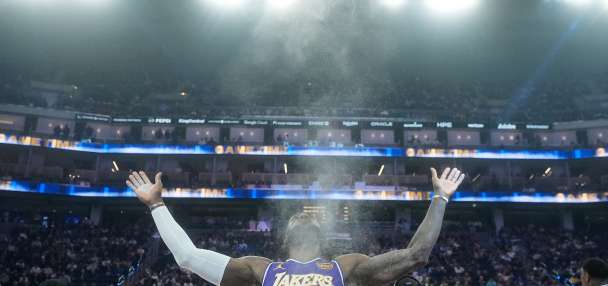 LeBron James scheduled to speak Thursday at Fanatics Fest in NYC, as NBA waits to hear his plans