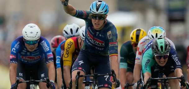 Merlier wins crash-marred 12th stage of the Tour de France, Pogacar retains overall lead