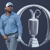 'Sorry, Mum': Cigarette smoker Dan Brown lights up British Open with another strong first round