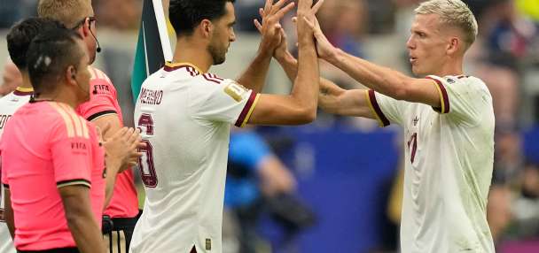 Spain practices outside before the World Cup final as smoke fills the air in northern New Jersey