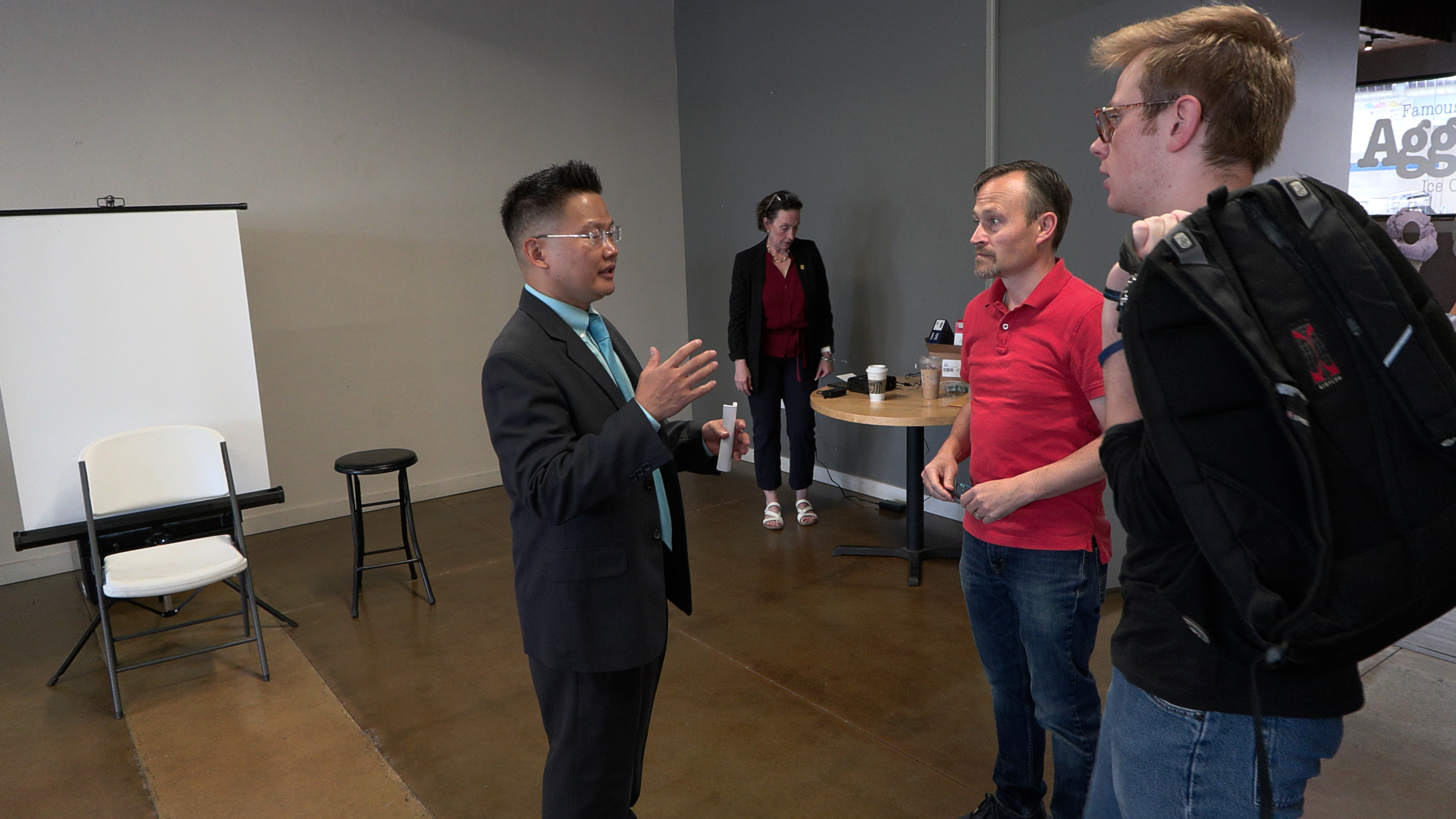 Phillip Kim(left), a program analyst with the US Department of State helps applicants at a passport fair Thursday.