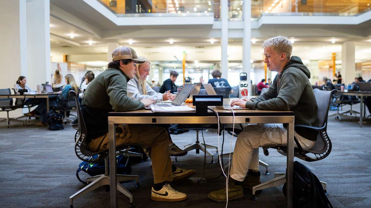 University of Utah students work at the J. Willard Marriott Library on April 1. A significant gap exists between students' and teachers' incorporation of artificial intelligence, a new survey finds.