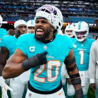 Linebacker Jordyn Brooks agrees to 3-year extension with Dolphins, AP source says