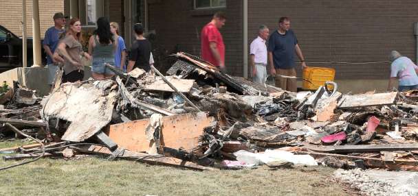 Neighbors work together to fight flames, get others to safety amid fast-moving fire in Roy