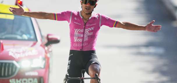 Carapaz wins stage 18 of the Tour de France with a late breakaway, Pogacar keeps overall lead