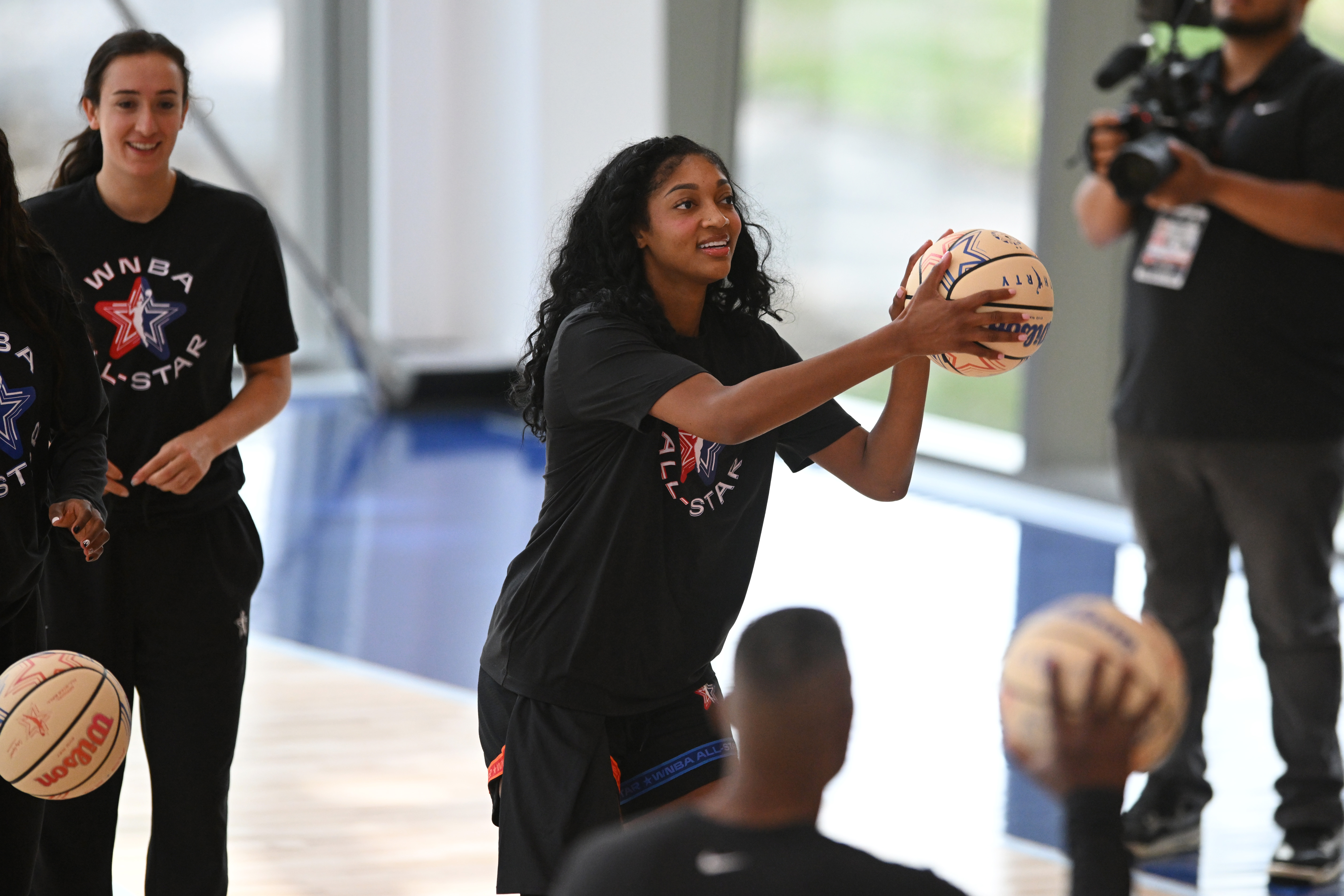 Dallas rookie Azzi Fudd wins 3-point shootout at WNBA All-Star weekend