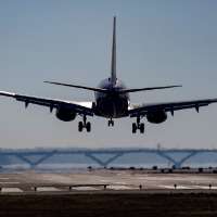 Jetting off for a summer vacation? How to eat and drink to minimize jet lag