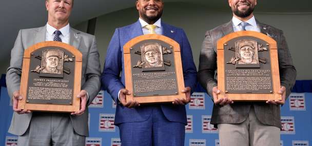 Beltrán, Jones and Kent pay tribute to home and family during Baseball Hall of Fame inductions