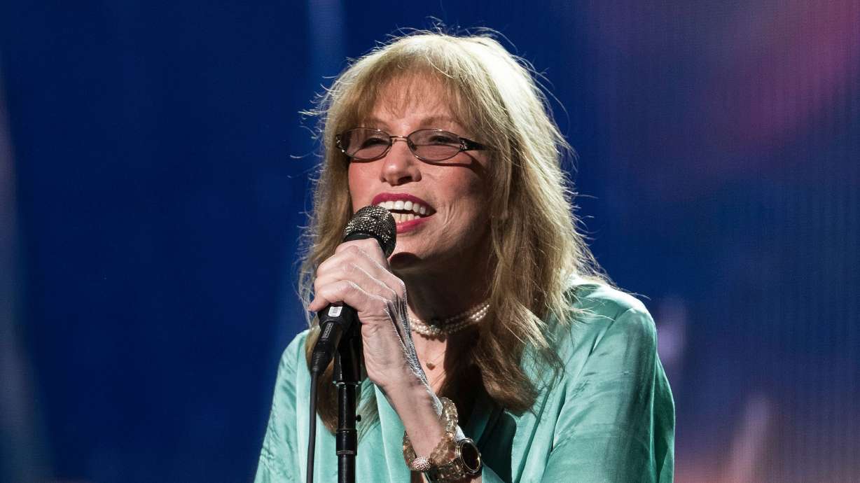 Carly Simon performs during the 2017 Tribeca Film Festival in New York on April 19, 2017. The singer announced on Monday she had been diagnosed with Parkinson's disease and was treated for skin cancer.