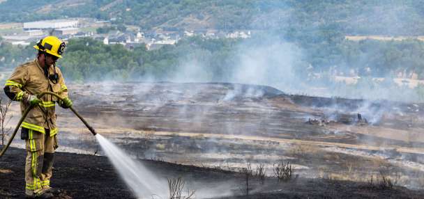 Washington Terrace fire torches 45 acres, forces home evacuations