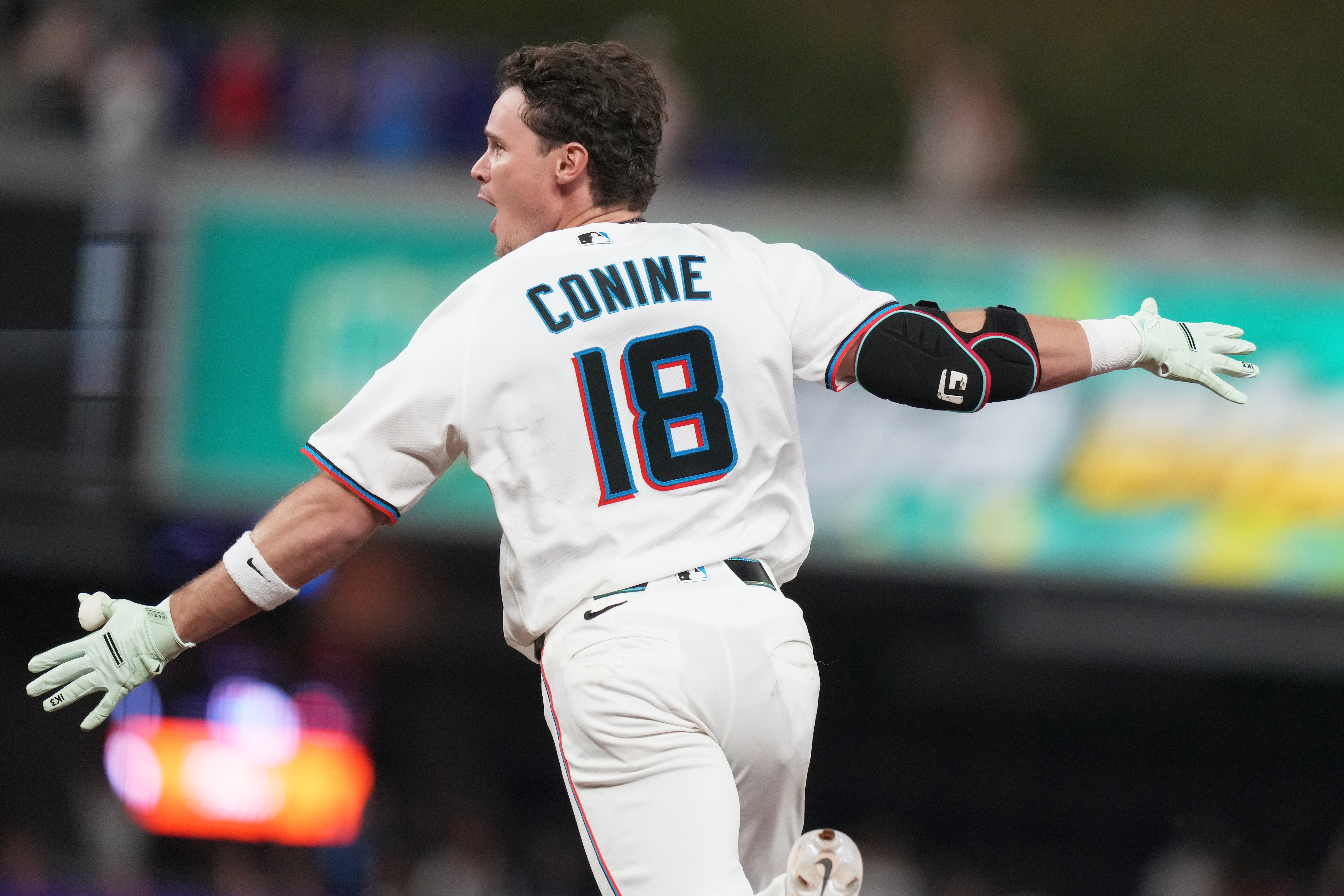 Griffin Conine's walk-off RBI single snaps the Marlins' 12-game skid with an 8-7 win over Phillies