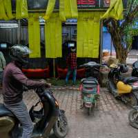 India's capital part of aggressive electric vehicle targets in bid to curb air pollution