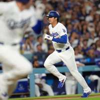 Dodgers rest Shohei Ohtani amid lingering left knee soreness