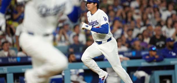 Dodgers rest Shohei Ohtani amid lingering left knee soreness