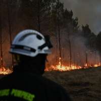 As heat and dry conditions fan wildfires in France, volunteers fan out to help