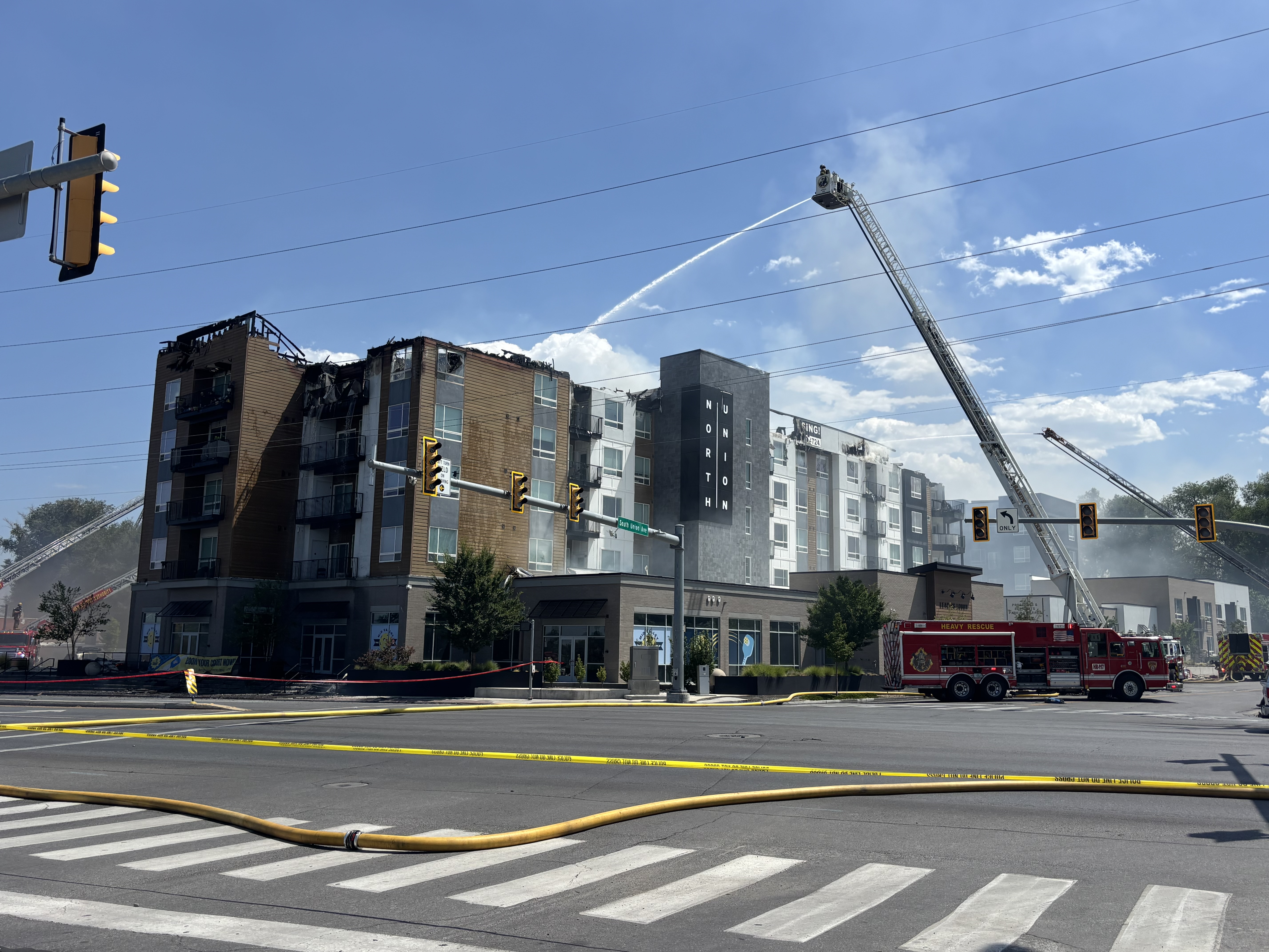 Hundreds evacuated in Midvale apartment fire