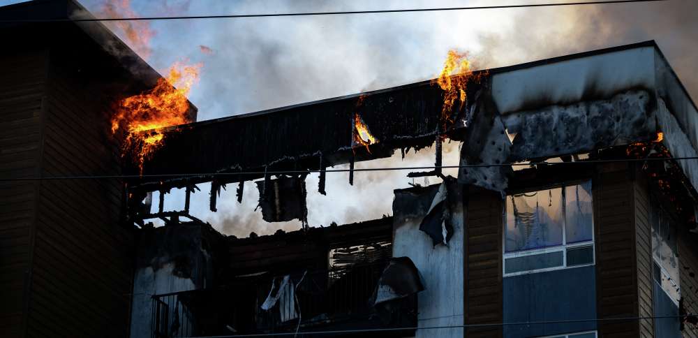 Hundreds evacuated in Midvale apartment fire