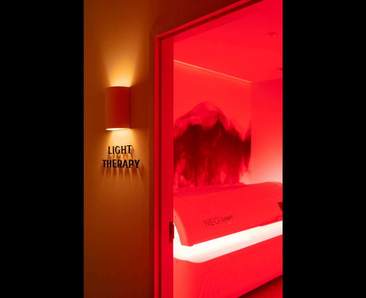 A light therapy room at Pause Studio.