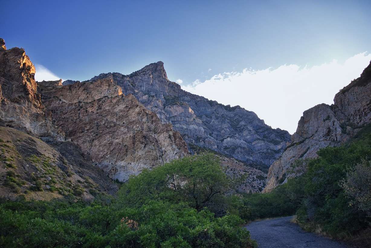 Kyhv Peak visible from its hiking path east of Provo.