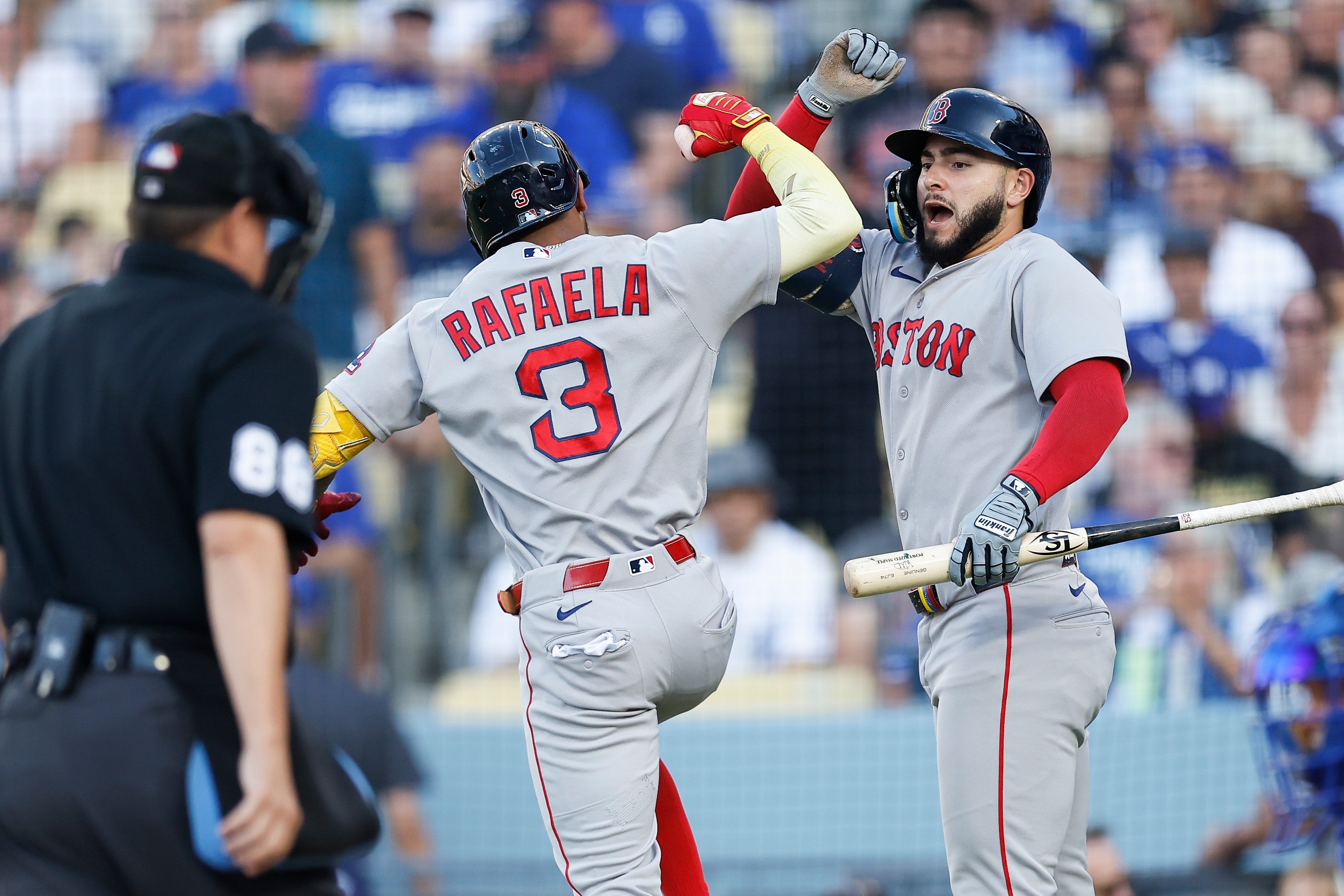 Rafaela hits 2 homers as streaking Red Sox take lead in 8th and edge Yamamoto and Dodgers 3-2