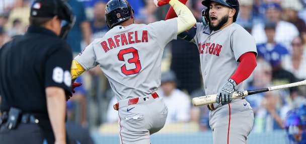 Rafaela hits 2 homers as streaking Red Sox take lead in 8th and edge Yamamoto and Dodgers 3-2