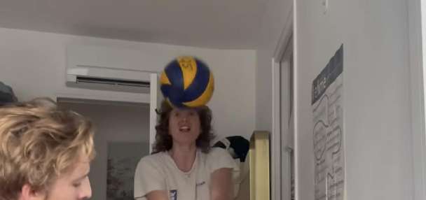 Have you seen this? Woman plays volleyball while singing Dolly Parton