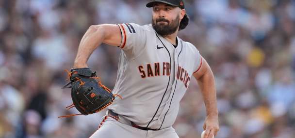 Padres acquire former Cy Young winner Robbie Ray from Giants for another playoff push