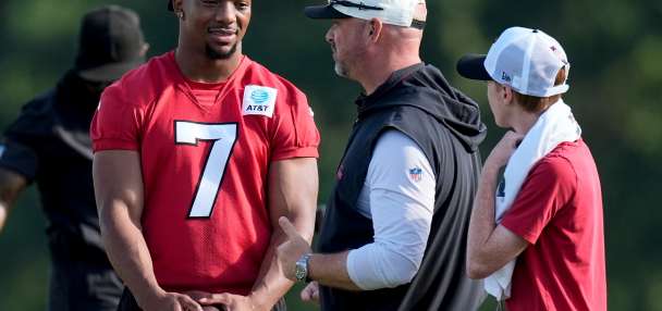 Falcons' Bijan Robinson agrees to a 3-year extension that makes him the NFL's top-paid running back