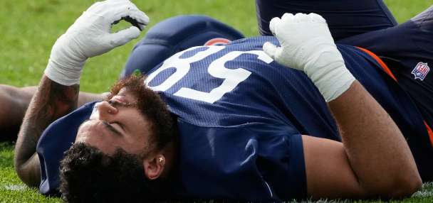 Chicago Bears right tackle Darnell Wright lands 4-year, $116 million contract, AP source says