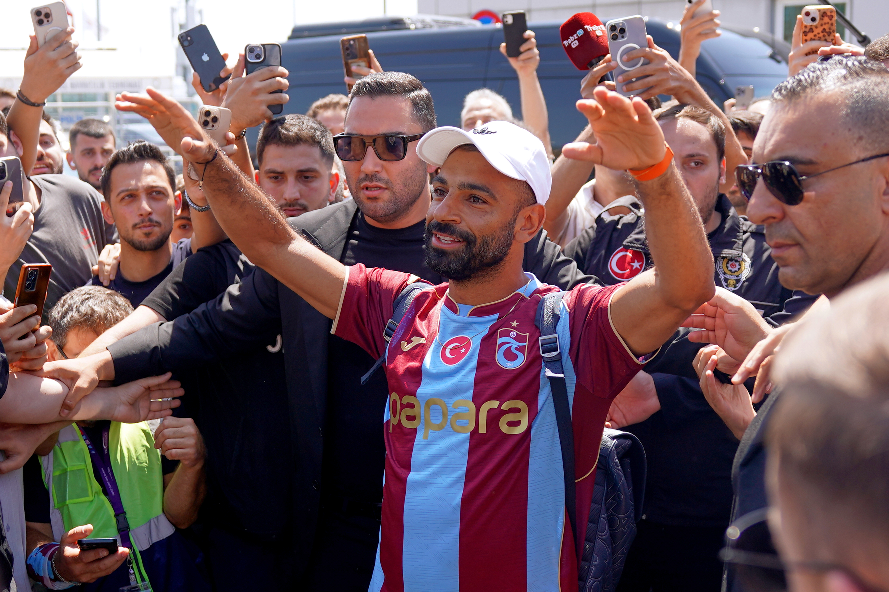 Liverpool icon Mohamed Salah arrives in Istanbul ahead of Trabzonspor move