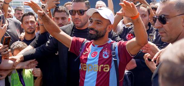 Liverpool icon Mohamed Salah arrives in Istanbul ahead of Trabzonspor move
