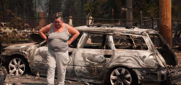 Firefighters get a handle on Spokane wildfires as tens of thousands remain evacuated