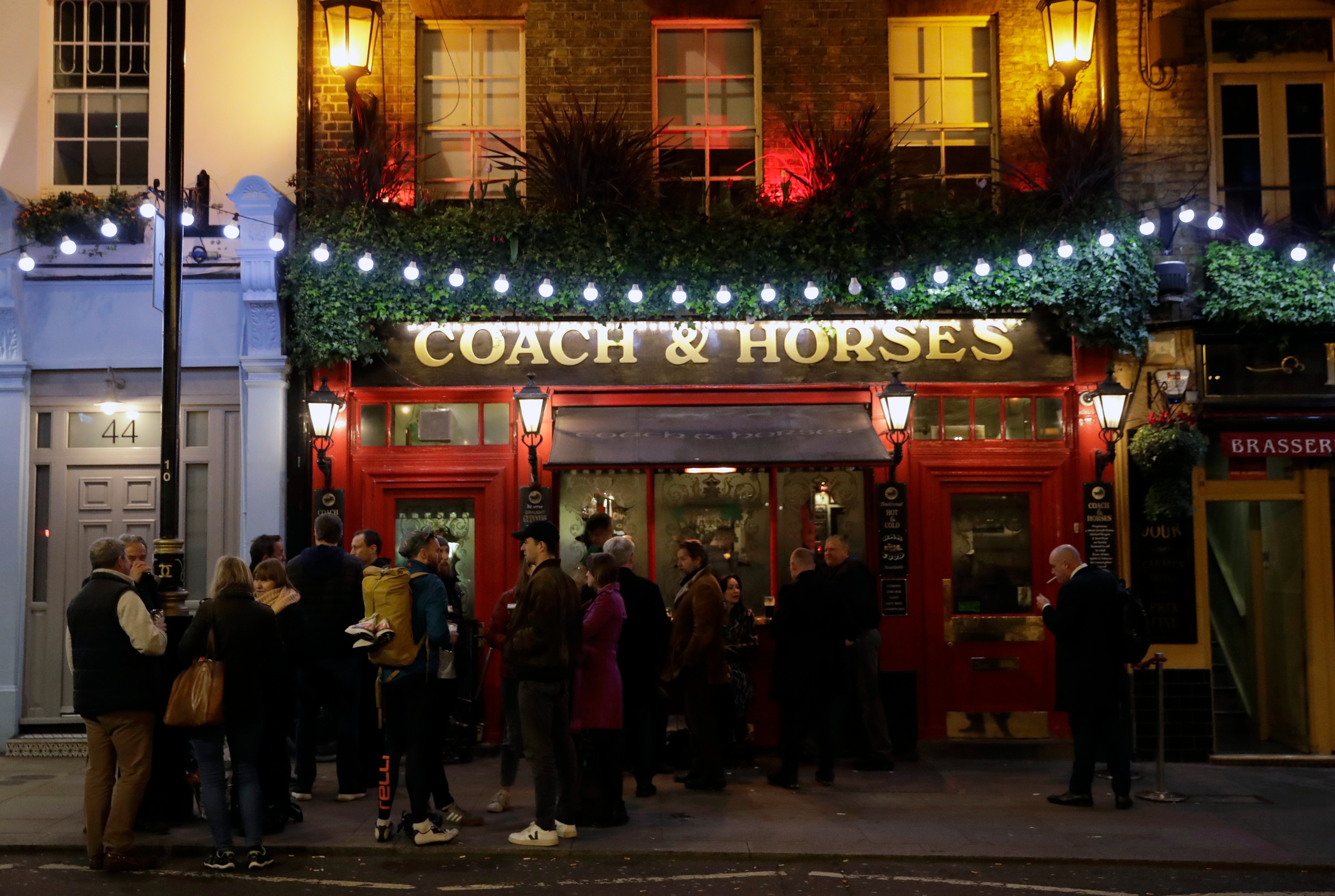 Plan to limit 'vertical drinking' decried by pub landlords and UK politicians