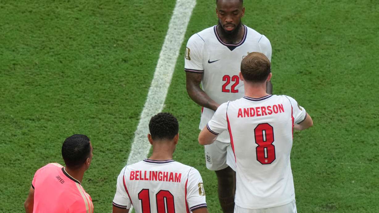 England's Elliot Anderson (8) replaces Ivan Toney (22) during the World Cup third-place playoff soccer match between France and England in Miami Gardens, Fla., Saturday, July 18, 2026.