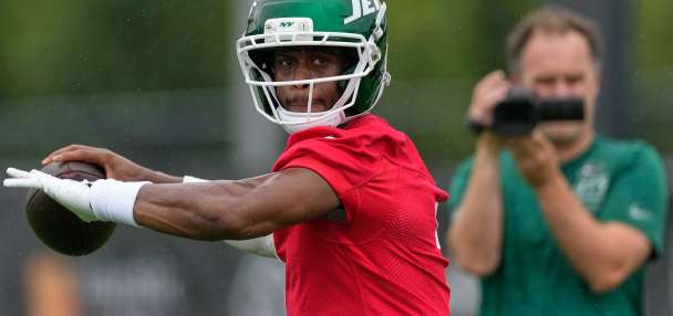 At 35 and in 14th season, Jets' Geno Smith has Frank Reich seeing a QB in his prime 'like he's 28'