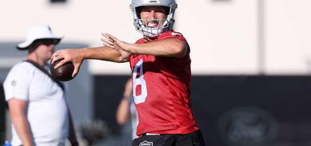 Raiders quarterback Kirk Cousins and Maxx Crosby scuffle late in Friday practice