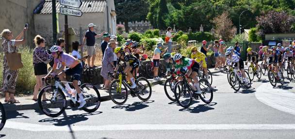 Niewiadoma-Phinney wins Mont Ventoux stage to take overall lead on Women's Tour de France