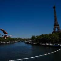 High divers take the plunge in the Seine in a new test of Paris' reclaimed river