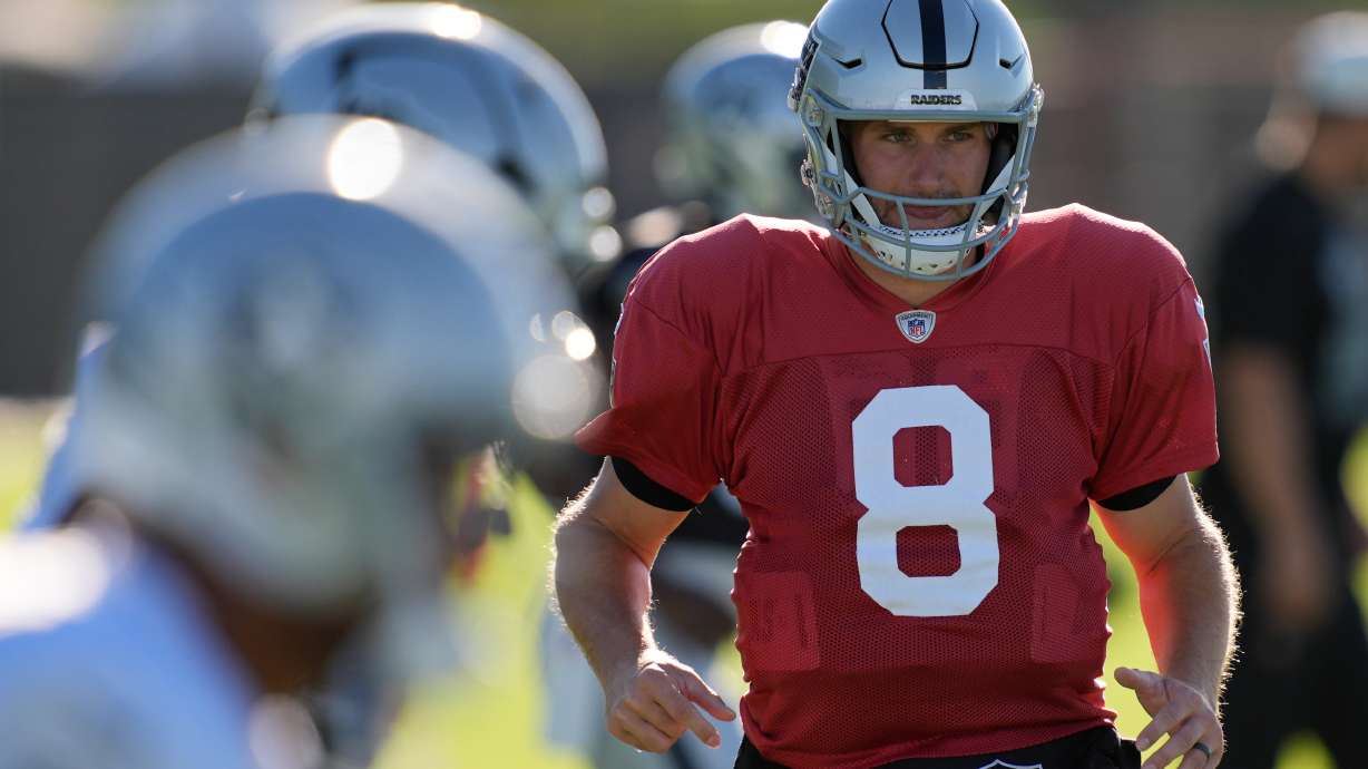Las Vegas Raiders quarterback Kirk Cousins (8) warms up during practice at the team's NFL football training camp Tuesday, Aug. 4, 2026, in Henderson, Nev.