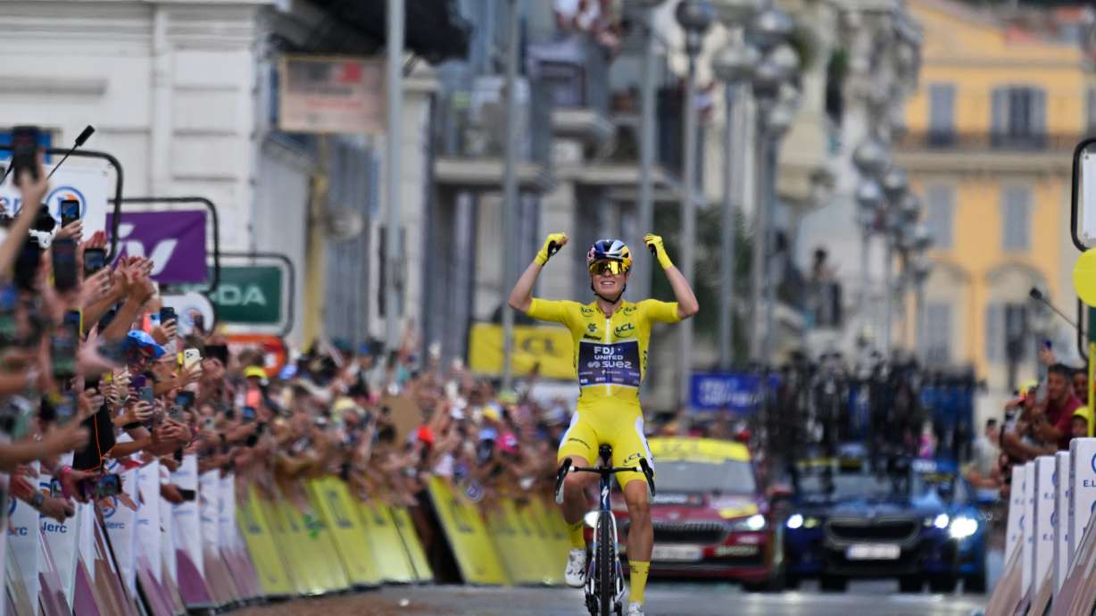 Netherlands' Demi Vollering celebrates as she crosses the finish line to win the ninth stage of the Women's Tour de France cycling race (Tour de France Femmes) in Nice, France, Sunday, Aug. 9, 2026.