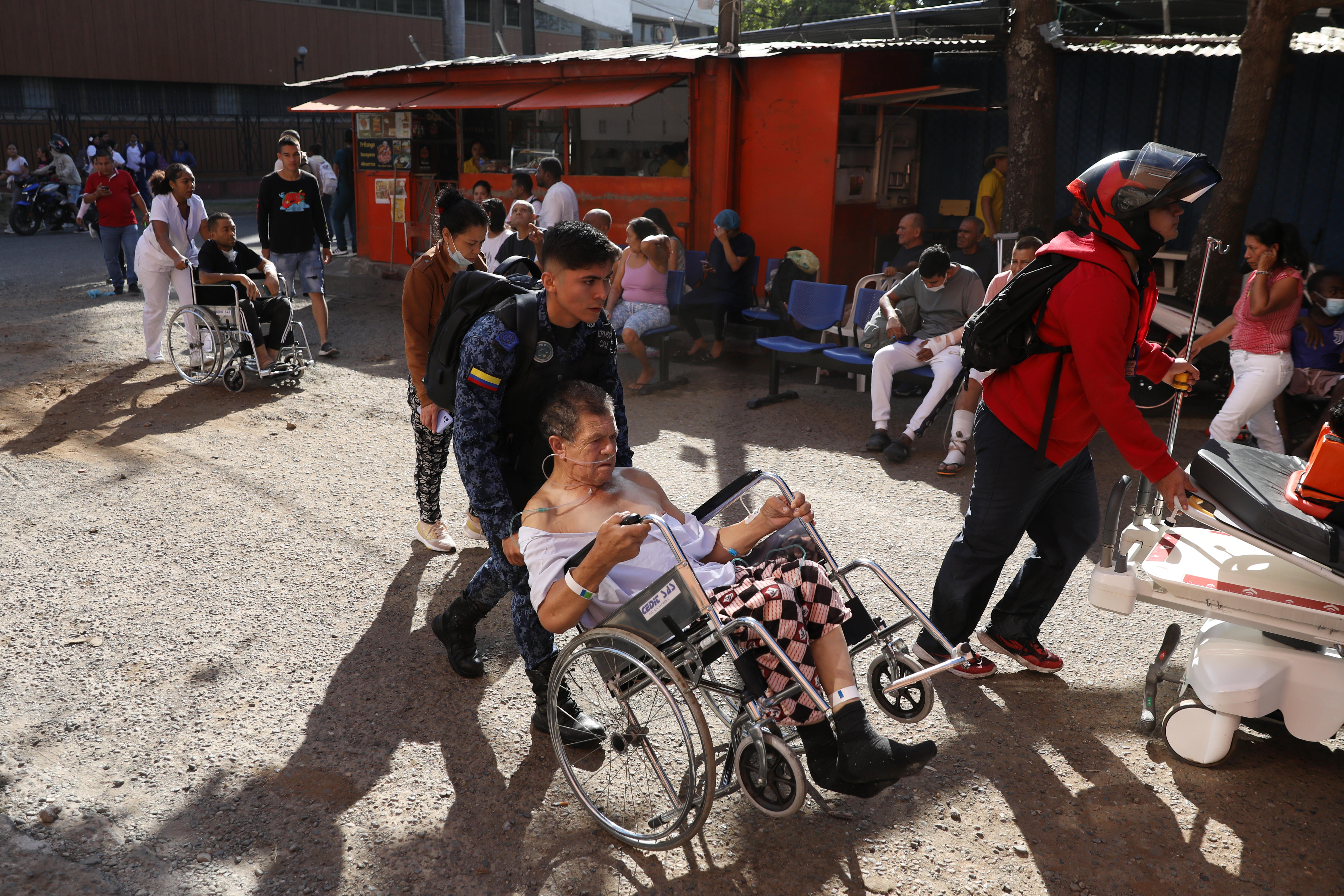 Patients are evacuated from a hospital after an earthquake struck Cali, Colombia, Monday.