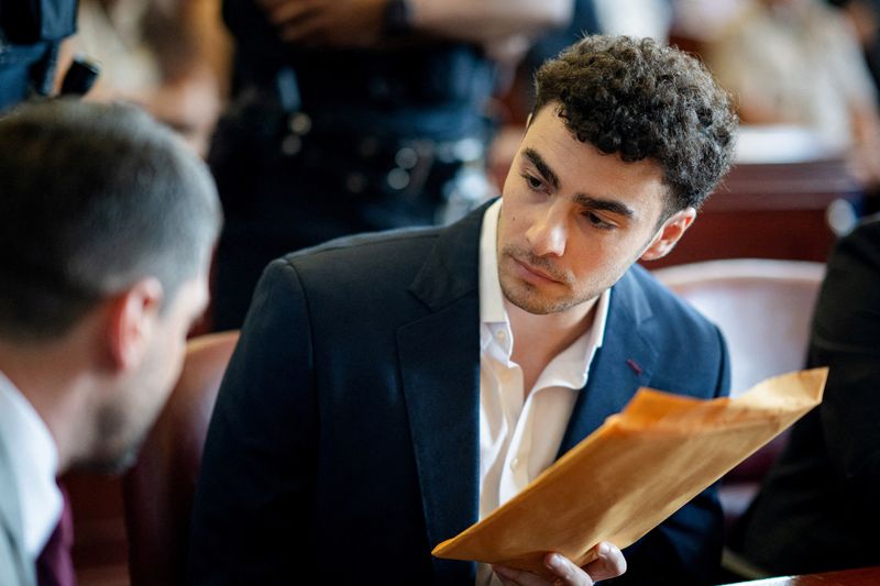 Luigi Mangione due in court ahead of insurance CEO murder trial 