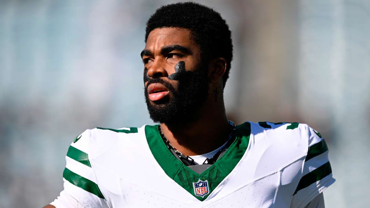 FILE - New York Jets cornerback Qwan'Tez Stiggers warms up before an NFL football game against the Jacksonville Jaguars in Jacksonville, Fla., Dec. 14, 2025.