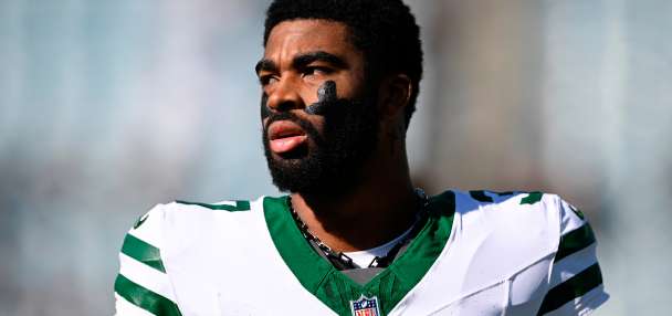 New York Jets' Qwan'tez Stiggers taken to hospital after briefly losing consciousness at practice