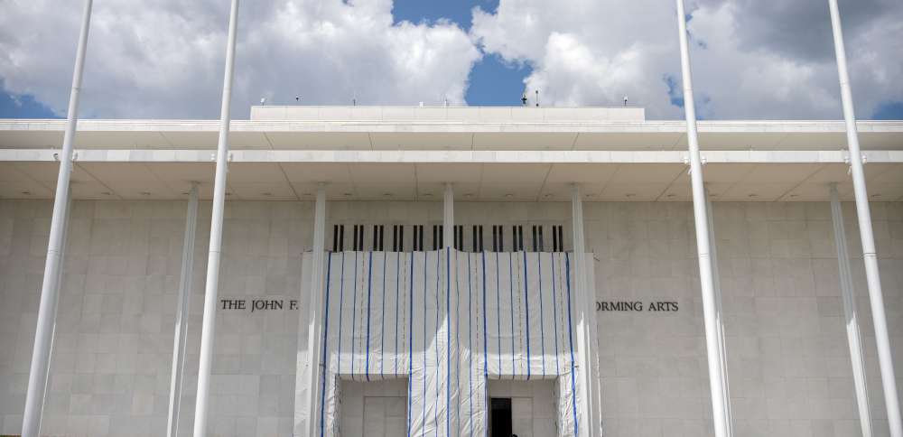 Kennedy Center votes to restore Trump's name and close for 2 years, challenging a judge's order